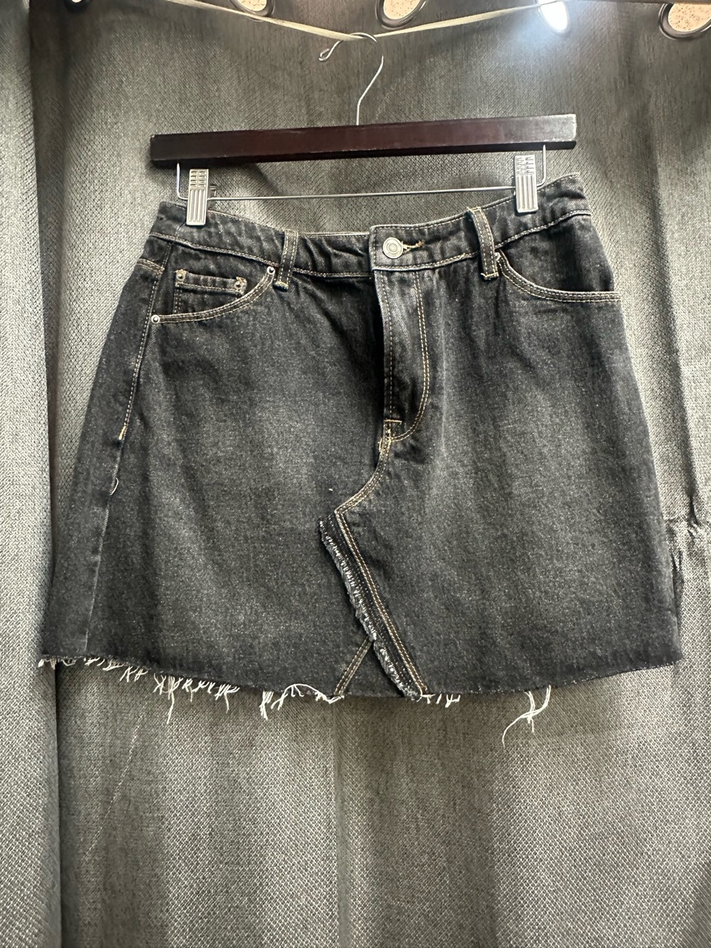 Forever 21 Black Frayed Hem Denim Mini Skirt